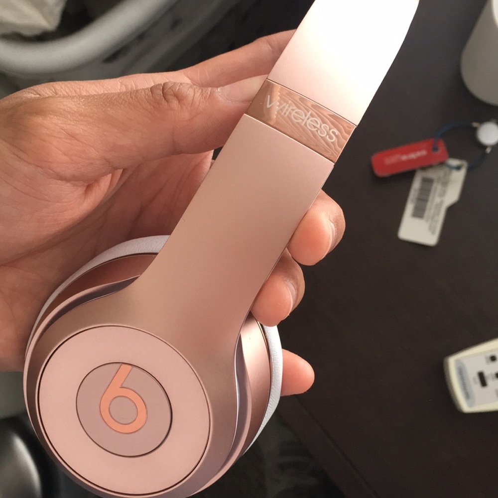 ROSE GOLD Beats Solo 3 Wireless Headphones